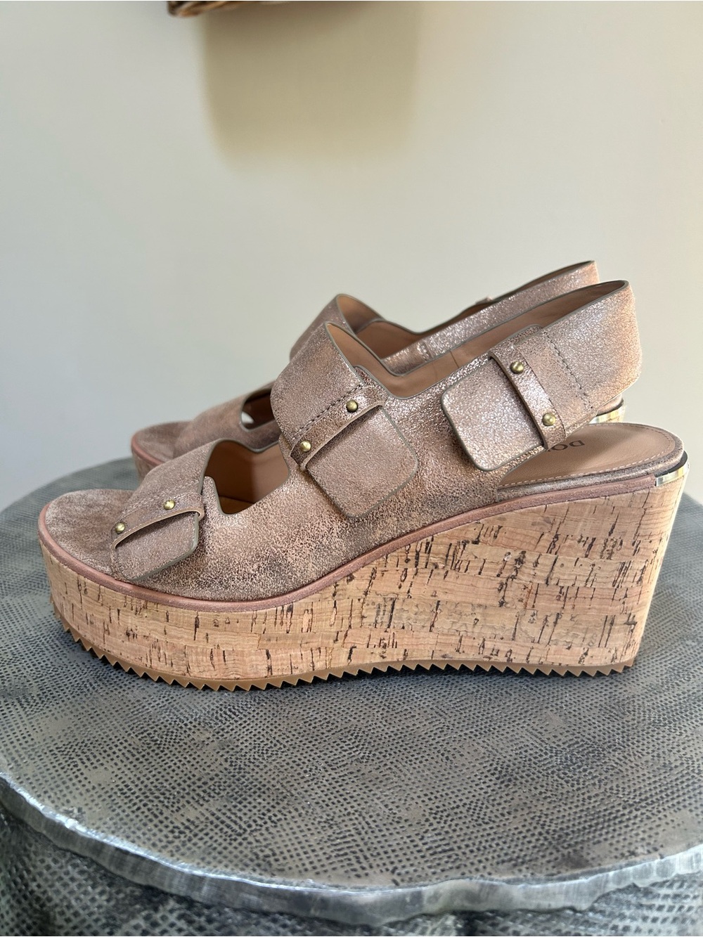 Donald Pliner ~ Metallic Leather Irine Cork Wedge Platform Sandal size 7.5 - Picture 2 of 15